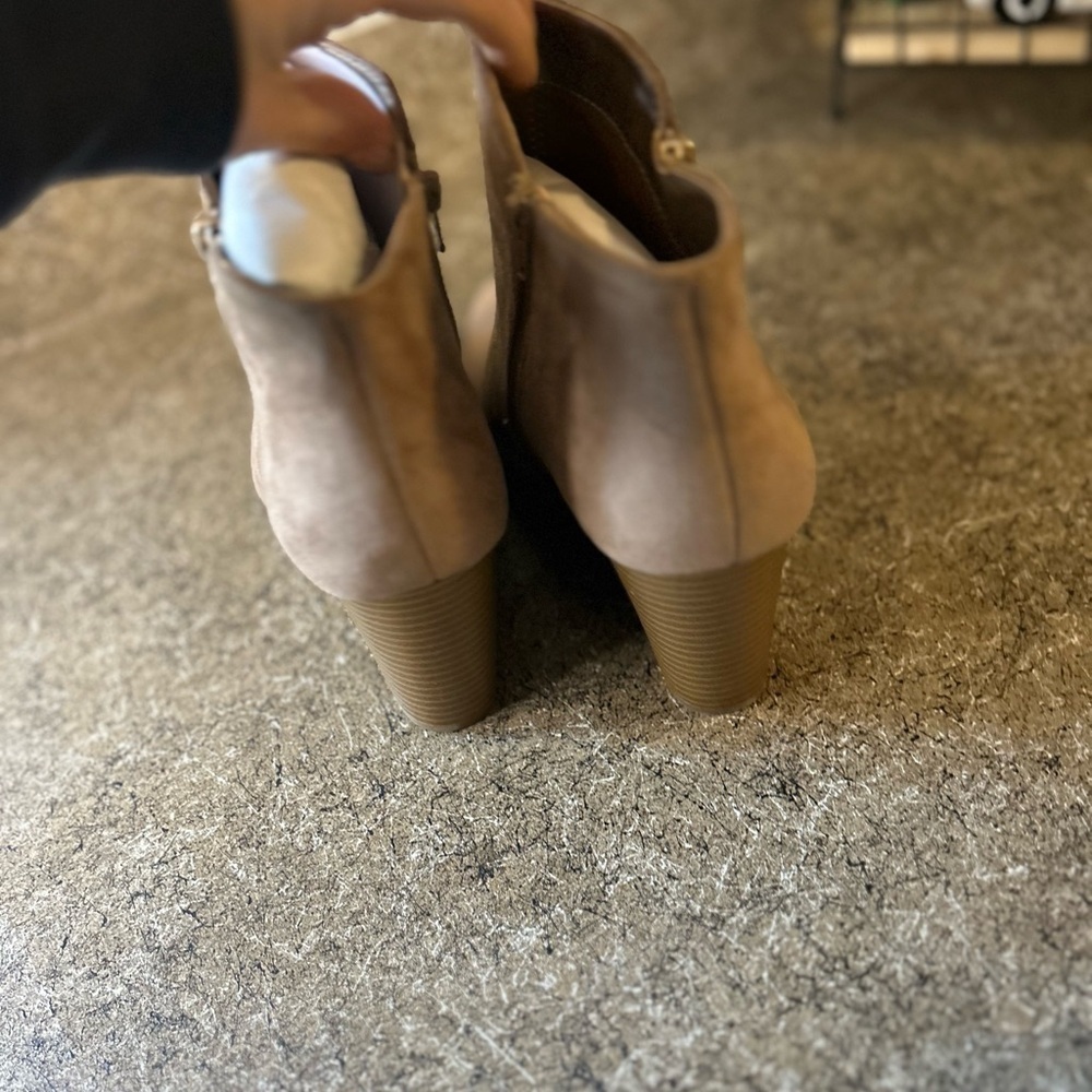 NWOT Style & Co Women's Wynonaa Wedge Booties Brown Size 11 - Picture 5 of 6